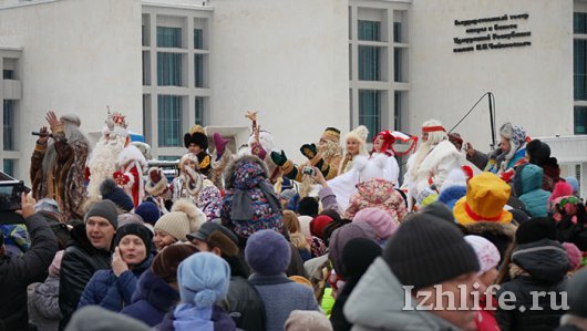 Ижевск посетил Дед Мороз из Великого Устюга