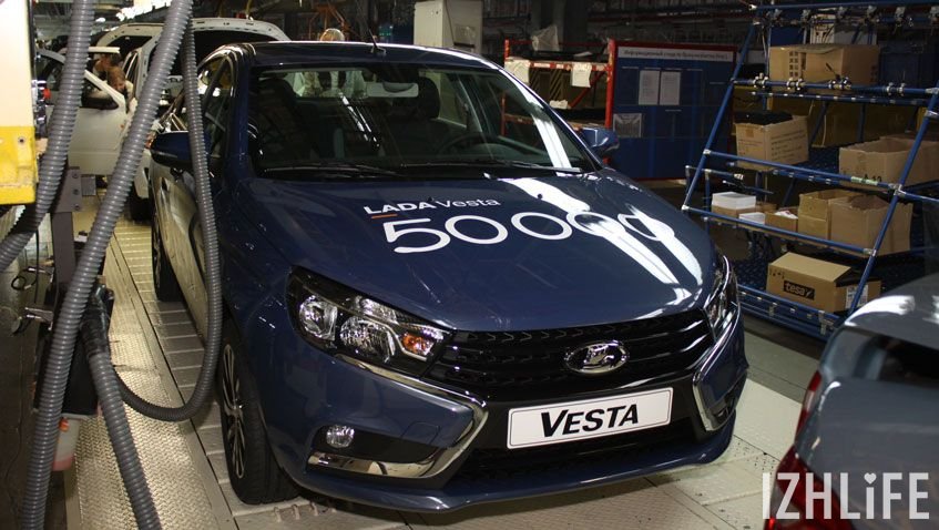 LADA Vesta занимает четвертое место в общероссийском рейтинге продаж и входит в TOP-100 популярных автомобилей Европы Фото: Сергей Грачев