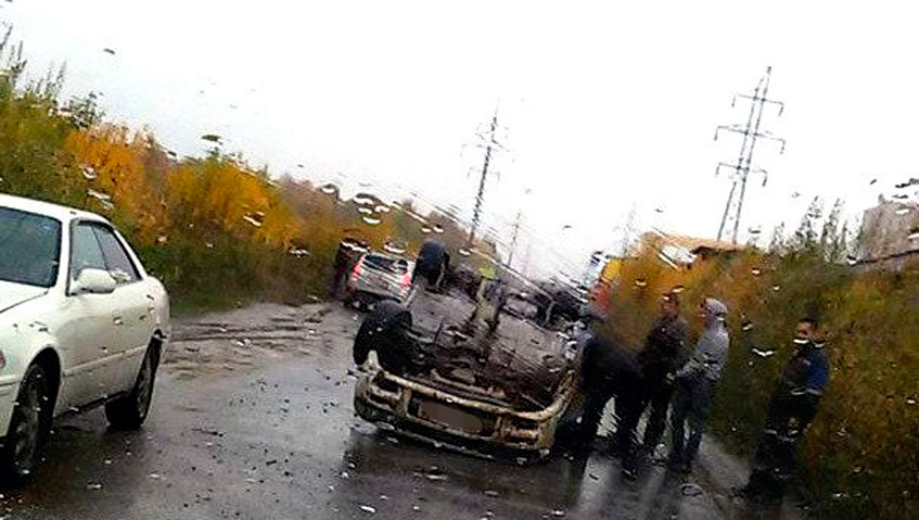 Автомобиль перевернулся на ул. Кунгурцева в Ижевске