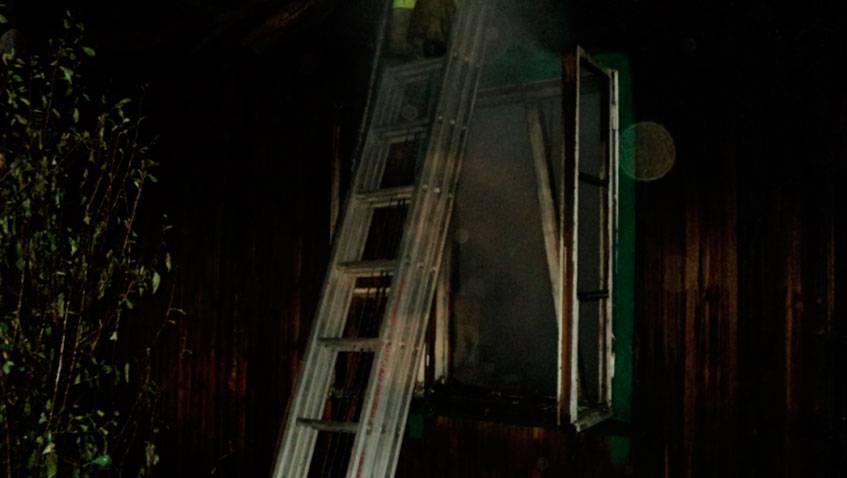 28 августа около часу ночи на улице Первомайской в Ягуле загорелся жилой дом. С огнем боролось 11 человек. Никто не пострадал. Предварительная причина - поджог.