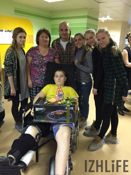 В больнице Артем случайно встретил известного танцора Егора Дружинина, и сфотографировался с кумиром.