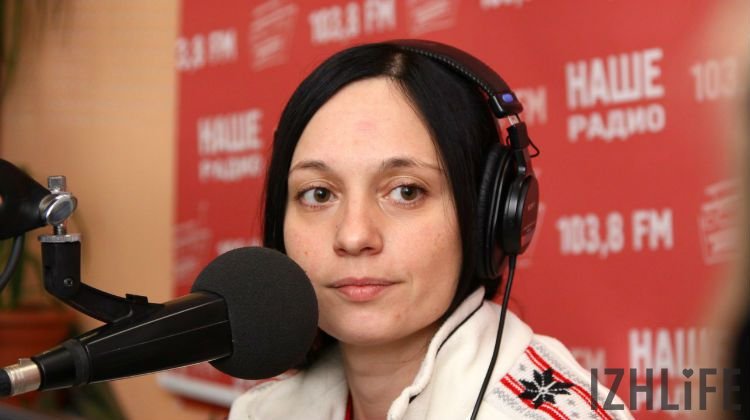 Перед концертом Мара заглянула в эфир «Нашего радио» в Ижевске и рассказала о своем новом альбоме