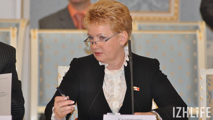 Наталья Сударикова имеет опыт работы в исполнительной власти. Она была директором школы и замминистром образования Удмуртии