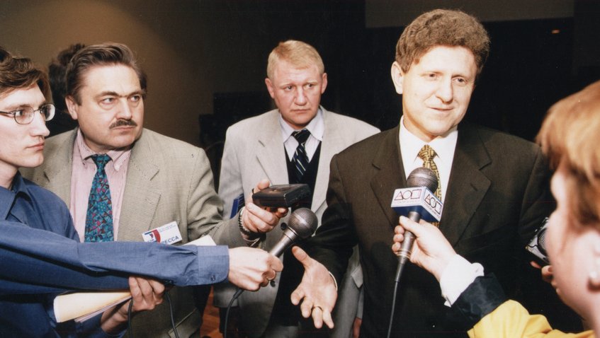 Александр Волков и Виктор Чулков (в центре) на встрече с журналистами