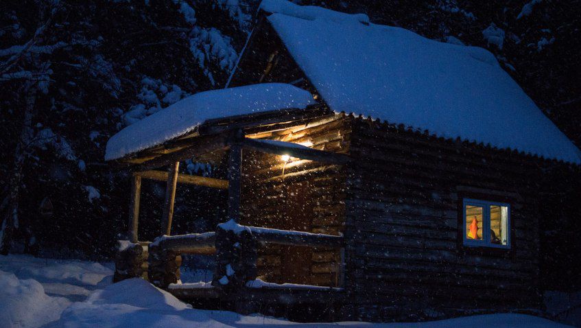 Это фотография сказочный домика в горах Южного Урала
