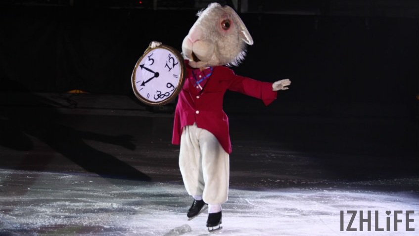 Новогоднее ледовое шоу состоялось 6 января в ледовом дворце «Ижсталь»