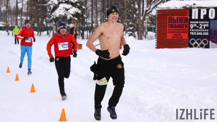 Некоторые спортсмены демонстрировали, что холода они не боятся