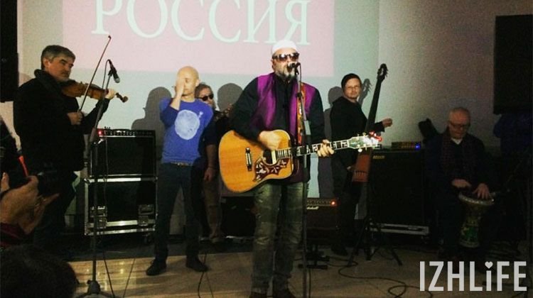 Музыканты выступили в фойе кинотеатра «Россия» 15 февраля
