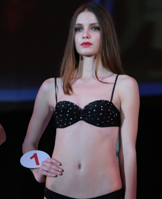 16-летняя Дарья Андриевская не стала победительницей конкурса, но выиграла главны приз от Главы города и получила шанс принять участие в Неделе моды в Москве