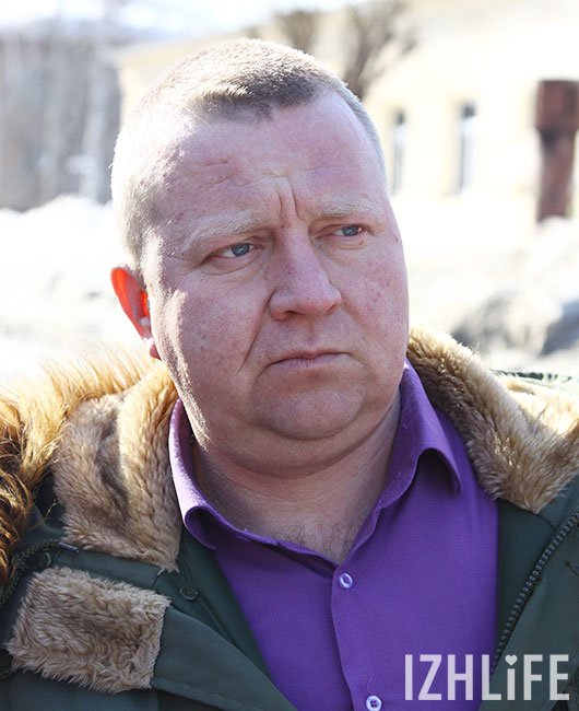 Виктор Шиляев пообещал исправить проблемы с дорогами на улице 9-го Января до конца июля