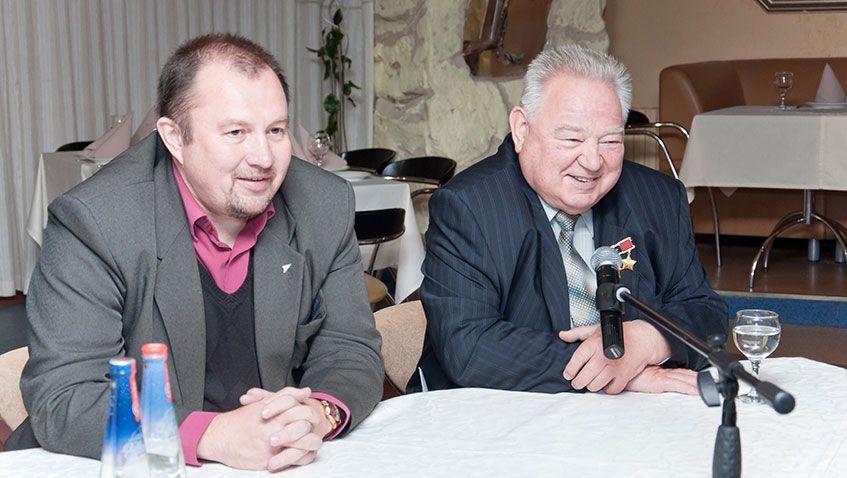 Пресс-конференцию с Георгием Гречко вел Владимир Байметов. В 2011 году он возглавлял журфак УдГУ, сейчас член Общественной палаты Удмуртии