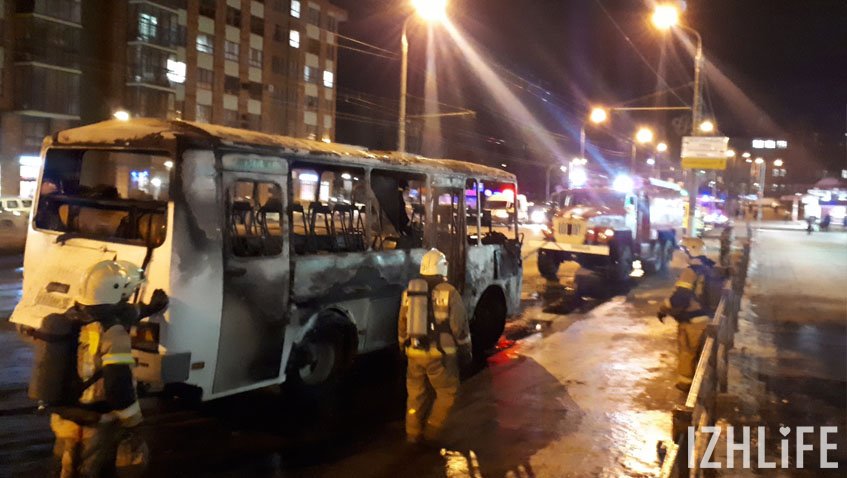 Автовокзал игра ижевск автобусы. Автобус Хабаровск сгорел. Электробус горит.