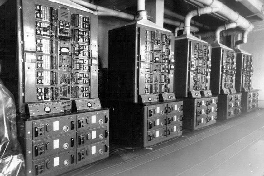 В 50-х годах XX столетия предприятие начало производство наукоёмкой приборной техники. На снимке электромоделирующая станция «Электрон»