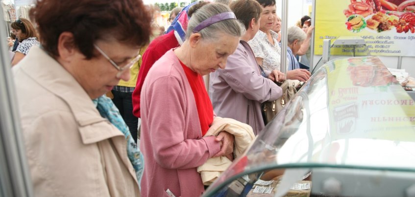 Пенсионеры самары. Работа пенсионеры врачи в Москве. Пенсионерка подработка на трассе. Найти работу в Ижевске пенсионерам.