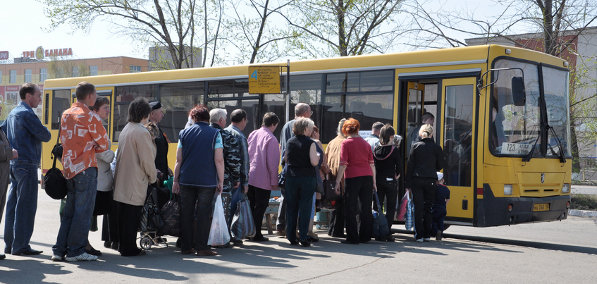 Дополнительные автобусы на кладбища пустят в Ижевске перед Троицей