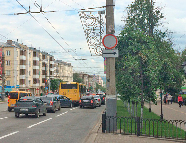 Сторону центра. Перекресток Советская Пушкинская Ижевск. Уссурийск перекрёсток Пушкина Советская. Ижевск поворот с Пушкинской на Кирова. Фото перекресток Пушкинская и Советская Ижевск.