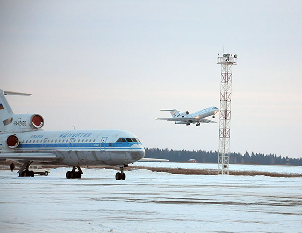 Аэропорт Ижевск ту 134. Ижавиа реконструкция. ИЖ 302 самолет. Ижевск самолёт аэропорт новый.