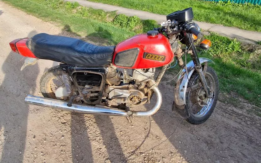 13-летний мотоциклист выронил ровесника на сельской дороге в Удмуртии